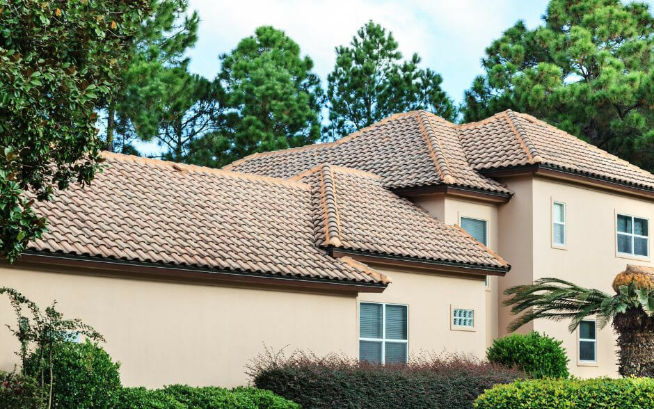 A house in sunbelt region with roof tiles, clay roof tiles and slate tiles installed